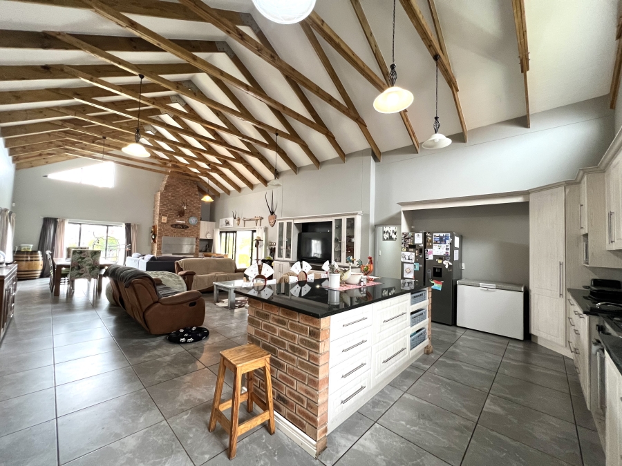 5 Bedroom Property for Sale in Noorsekloof Eastern Cape